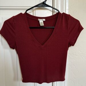 Women’s v-neck crop top. Great condition.